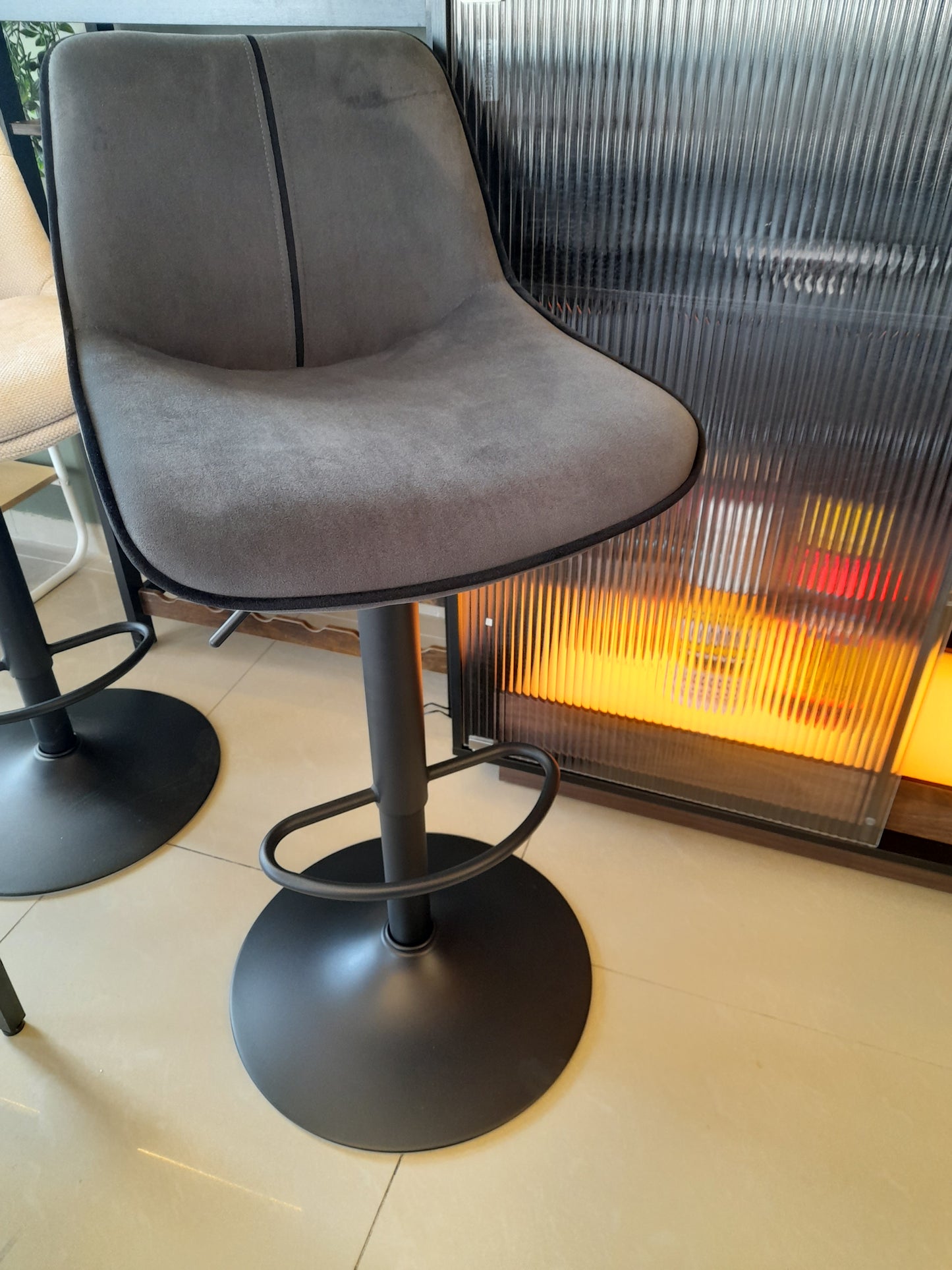 Σκαμπό για Πάσο Κουζίνας Σετ 2 τεμ Εργονομικό Κάθισμα Νησίδας Μπαρ Ρυθμιζόμενο Ύψος 63-84 εκ Μεγάλη Σταθερή Βάση Ανθρακί LJ-B188G01