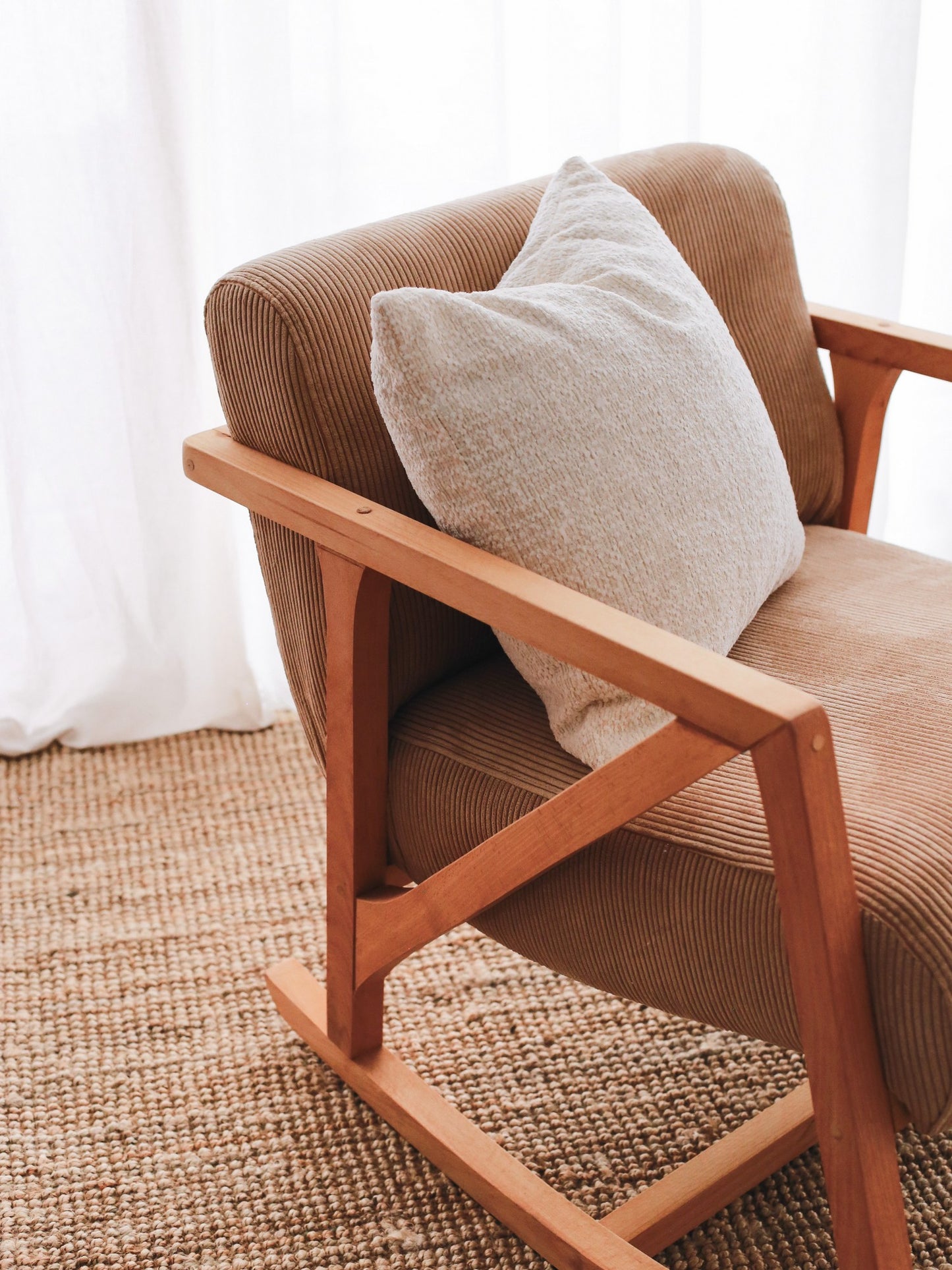 Κουνιστή Πολυθρόνα Βελούδινη με Μασίφ Ξύλο Σκελετό σε 4 Χρωματισμούς 383EVN1147