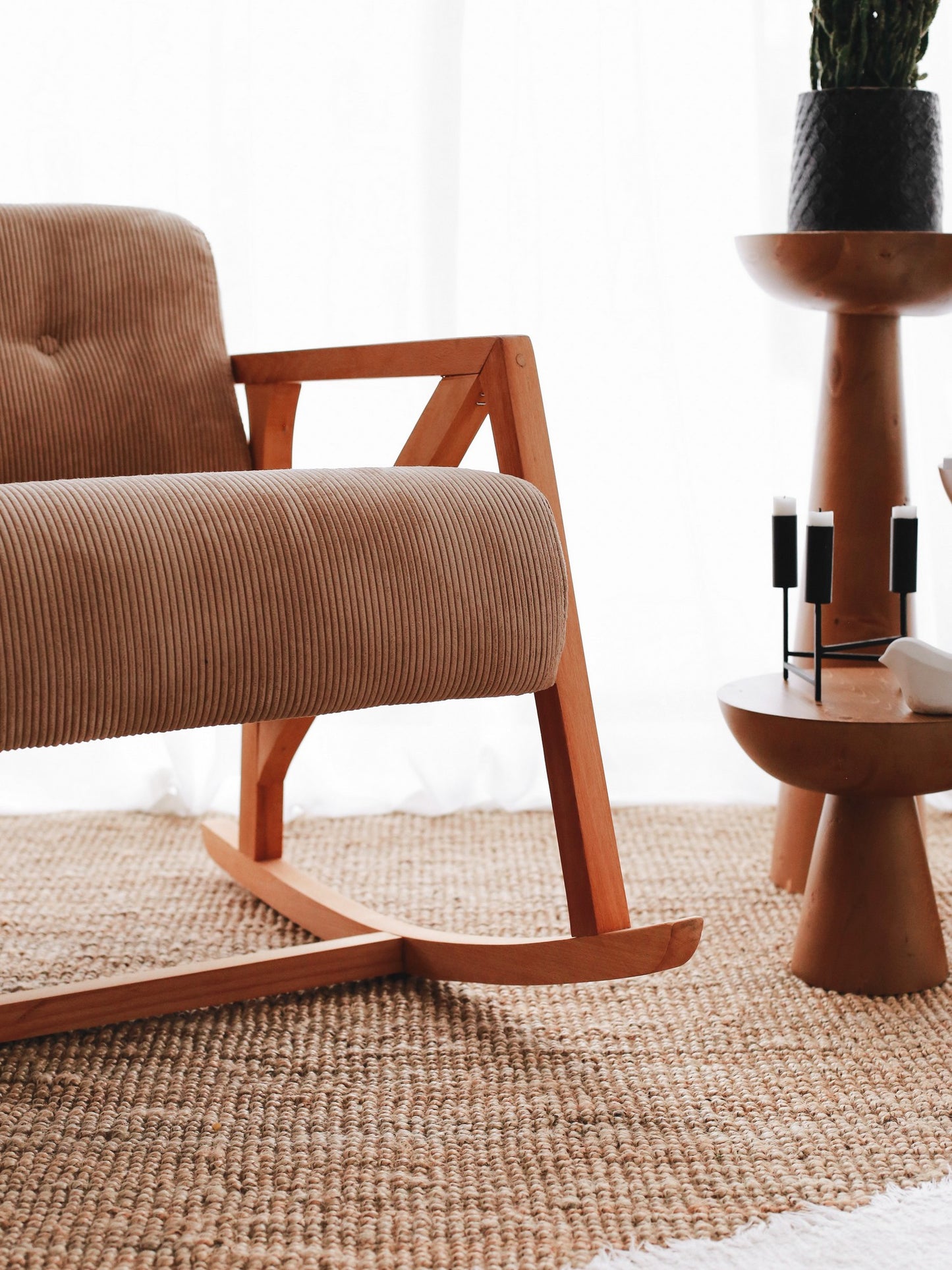 Κουνιστή Πολυθρόνα Βελούδινη με Μασίφ Ξύλο Σκελετό σε 4 Χρωματισμούς 383EVN1147