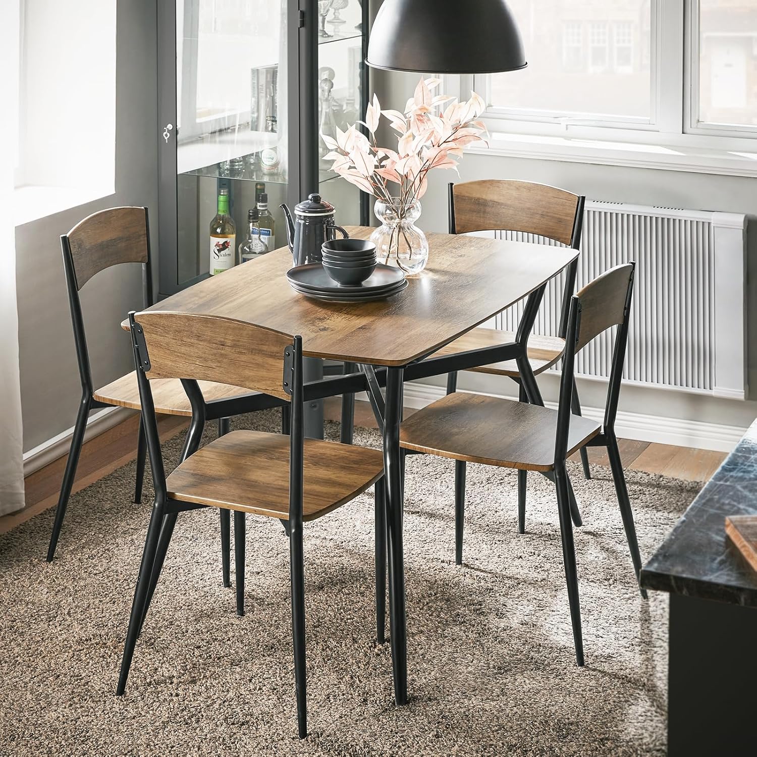 Τραπεζαρία με 4 καρέκλες