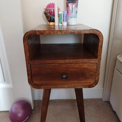 Στενό Κομοδίνο 30 εκ για Μικρούς Χώρους με Συρτάρι Μασίφ Ξύλο σε Χρώμα Καστανιάς IN3911