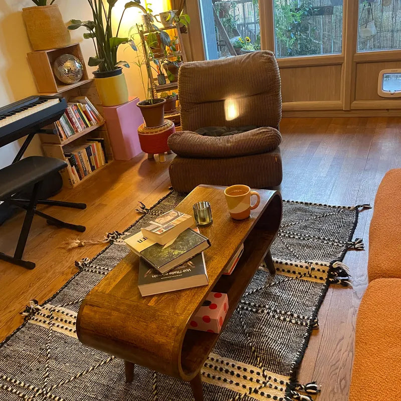 Τραπεζάκι Σαλονιού σε Σκανδιναβικό Στυλ από Μασίφ Ξύλο Καρυδιά IN3424