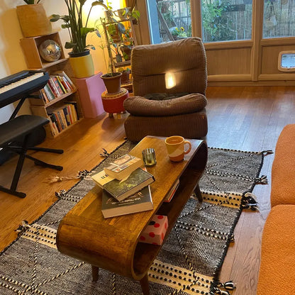 Τραπεζάκι Σαλονιού σε Σκανδιναβικό Στυλ από Μασίφ Ξύλο Καρυδιά IN3424