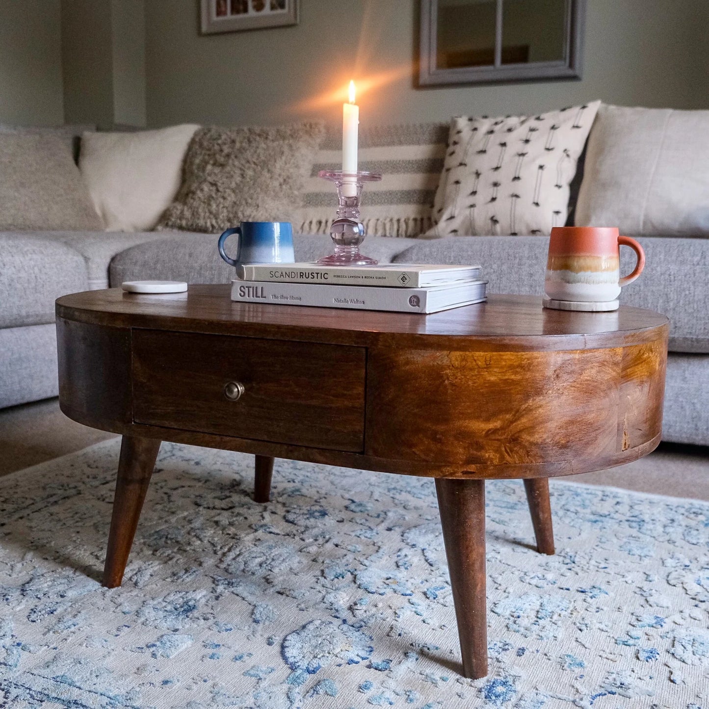 Μοντέρνο Τραπεζάκι Σαλονιού Καμπυλωτό Μασίφ Ξύλο Καφέ Καστανιά IN906