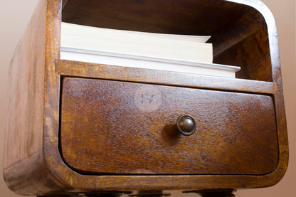 Στενό Κομοδίνο 30 εκ για Μικρούς Χώρους με Συρτάρι Μασίφ Ξύλο σε Χρώμα Καστανιάς IN3911